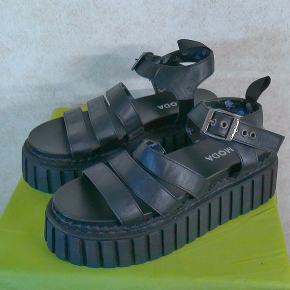 LikeNew La Moda Chunky Platform Sandals - Black/Skulls Inner Lining/Size 9 - Picture 5 of 10